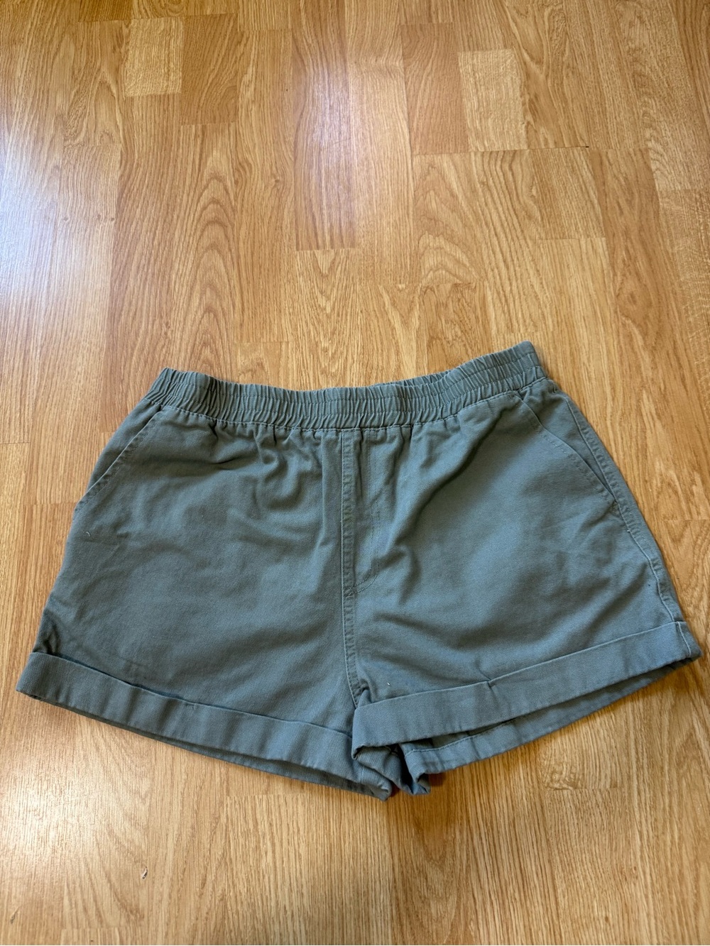 Forever 21 Women’s Olive Green Casual Elastic-Waist Shorts - Size L